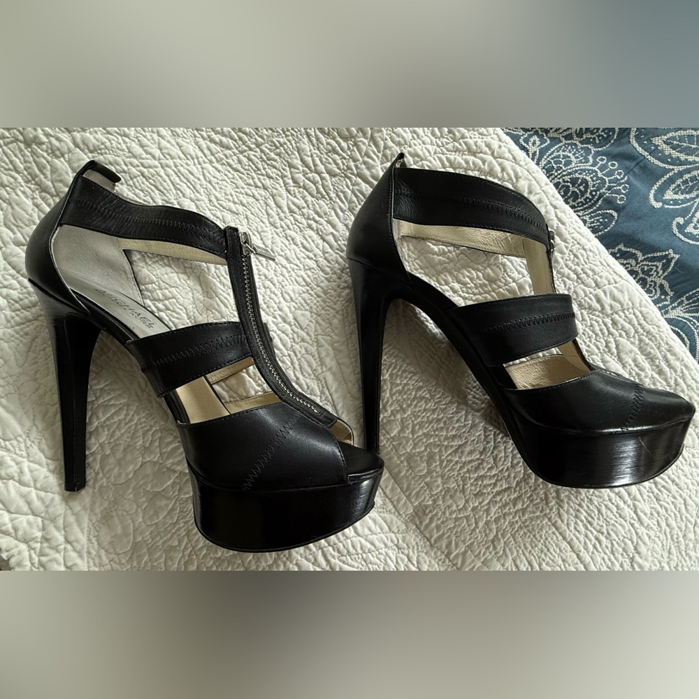NWOB Michael Kors Black Strappy Platform Heels - Size US 9 - Picture 6 of 9